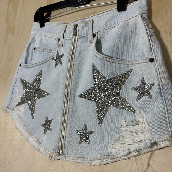 Carmar Los Angeles Star Studded Distressed Denim Mini Skirt Size 28 - Picture 2 of 10